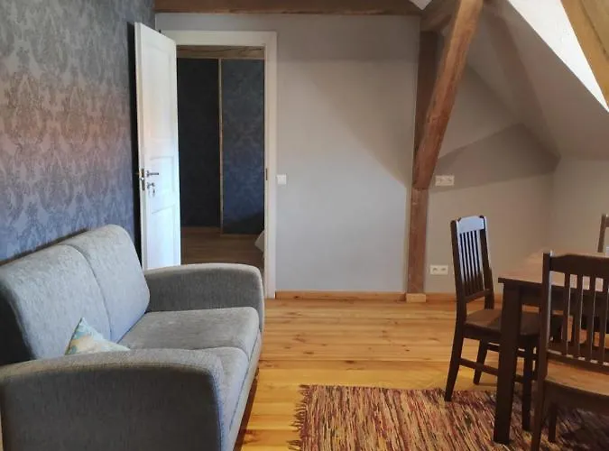 Moisa Linakoja Kuelalistemaja * Mooste